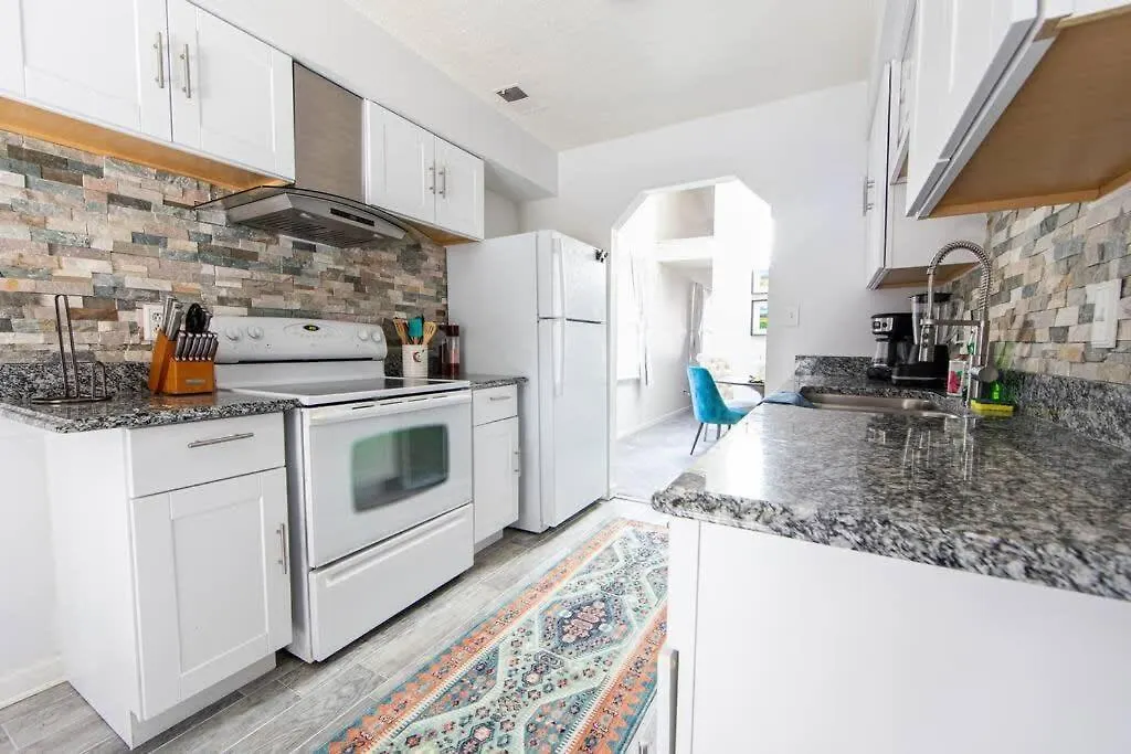 Cheerful 2 Bedroom Home Near Virginia Wesleyan Virginia Beach